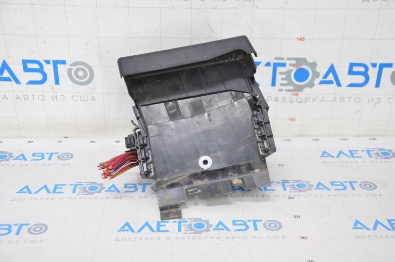 VW Passat B8 16-19 USA underhood fuse box assembly