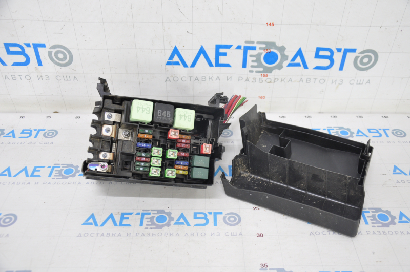 VW Passat B8 16-19 USA underhood fuse box assembly