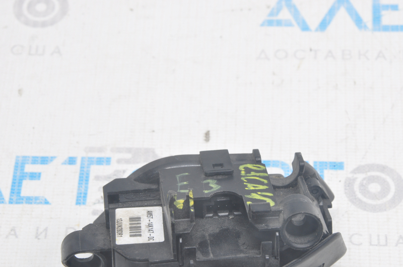 Steering wheel control buttons right lower Ford Escape MK3 13-16 pre-rest, broken fasteners