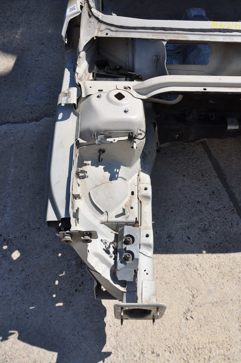 Front right quarter Lincoln MKZ 13-16 on the body, beige