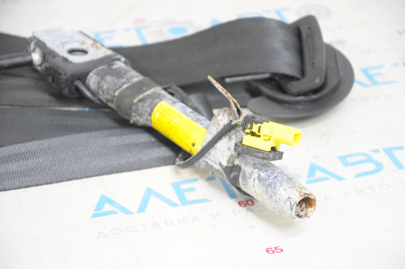 Passenger seat belt VW Tiguan 13-17 rest black with tensioner, water damage, faulty mechanism
