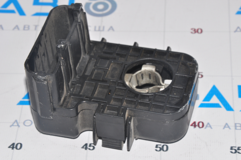Positive terminal of battery Hyundai Sonata 11-15 without wires, scratches