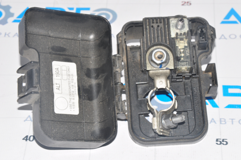 Positive terminal of battery Hyundai Sonata 11-15 without wires, scratches