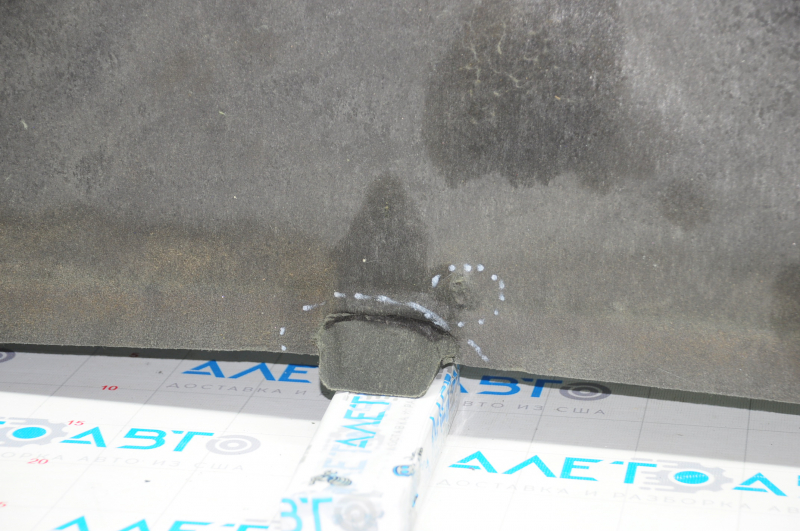 Chevrolet Equinox 10-17 hood insulation, tears, creases
