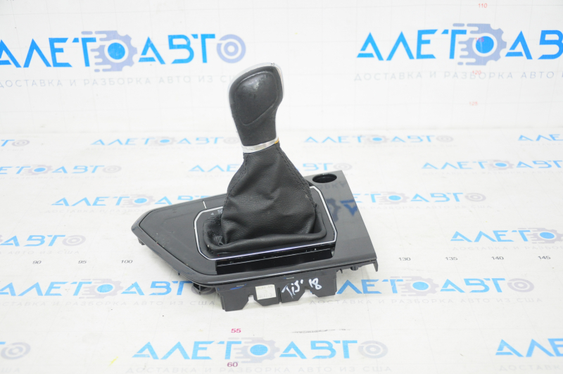 Gear knob VW Tiguan 18-24 with shifter cover under Start-Stop button, black leather, worn, scratches