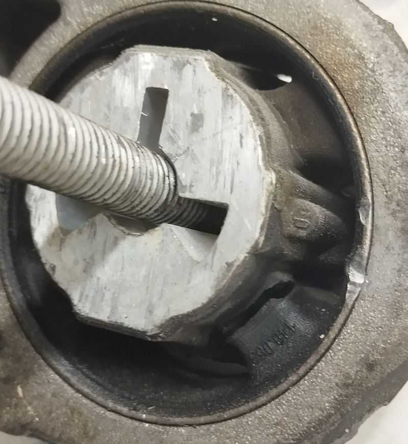Rear differential gearbox Porsche Panamera 10-16 AWD 64k, 2 silents are torn, 1 silent is cracked
