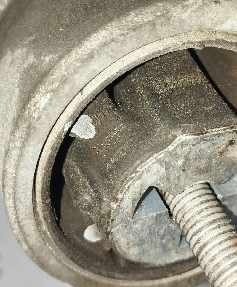 Rear differential gearbox Porsche Panamera 10-16 AWD 64k, 2 silents are torn, 1 silent is cracked