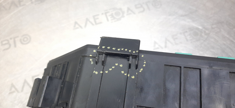 Honda Accord 18-22 underhood fuse box without cover, broken mount