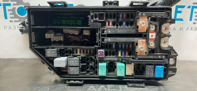 Honda Accord 18-22 underhood fuse box without cover, broken mount