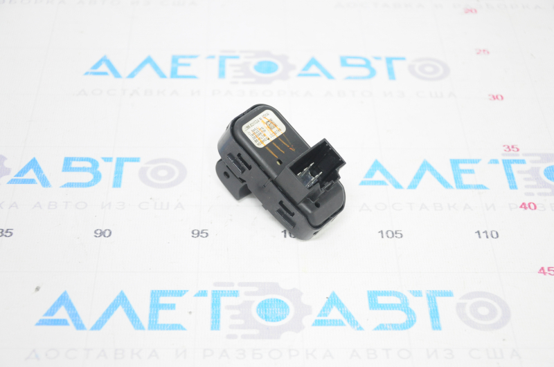 Rear left window lift control Chevrolet Equinox 18- scratches