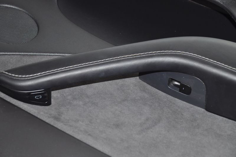 Door trim card rear left Tesla Model Y 20 - black leather, type 1, with backlight, matte trim, with speaker, with suede insert, with window lift control, with door opening button, tears, za