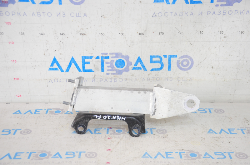 Fang of the lower reinforcement of the front bumper left Toyota Highlander 20-