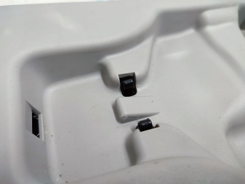 Ceiling trim under the belt Toyota Highlander 20 - gray, plastic turned white, scratches