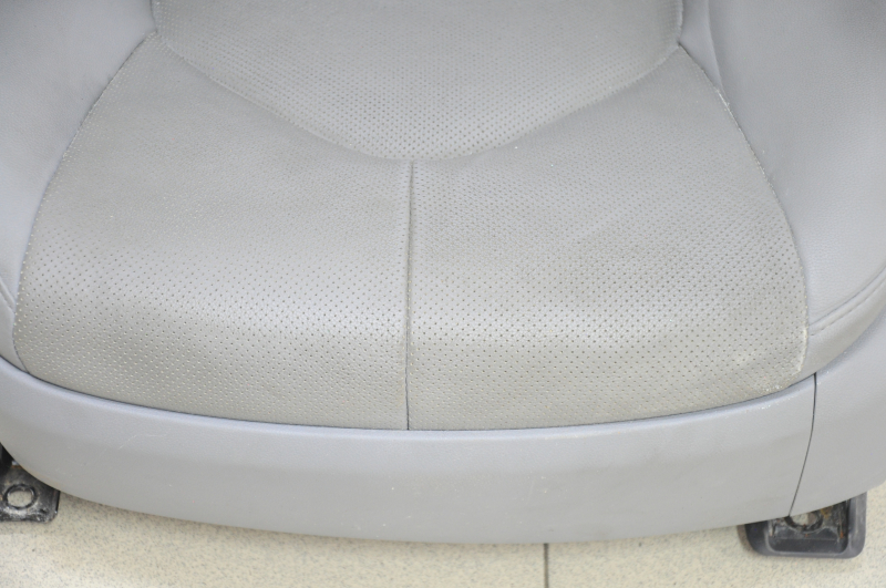 Driver's seat Toyota Highlander 20-21 with airbag, electric, heated, ventilated, grey leather, Limited, water damage, dry cleaning, electrics not working, plastic turned white, scratches