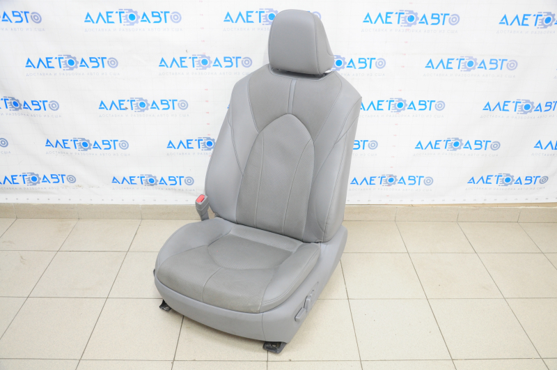Driver's seat Toyota Highlander 20-21 with airbag, electric, heated, ventilated, grey leather, Limited, water damage, dry cleaning, electrics not working, plastic turned white, scratches
