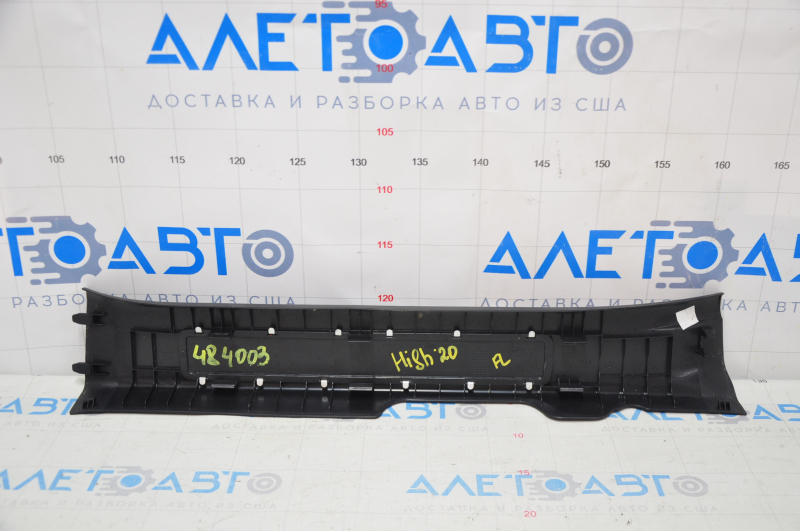 Door sill trim front left Toyota Highlander 20- black, scratches, dents