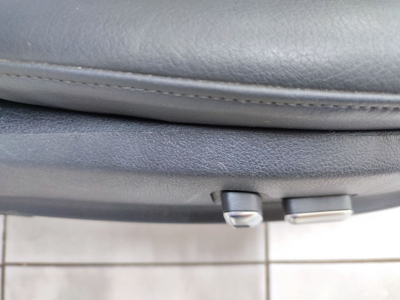 Passenger seat Audi A4 B8 13-16 with airbag, electric, heated, black leather, scratches on plastic