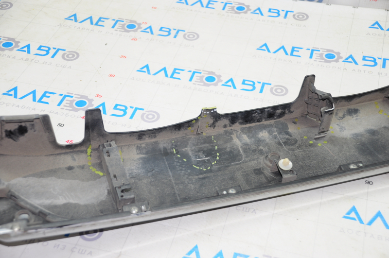 Trunk door molding with Mitsubishi Outlander emblem 16-17 rest, broken fastener, scratches