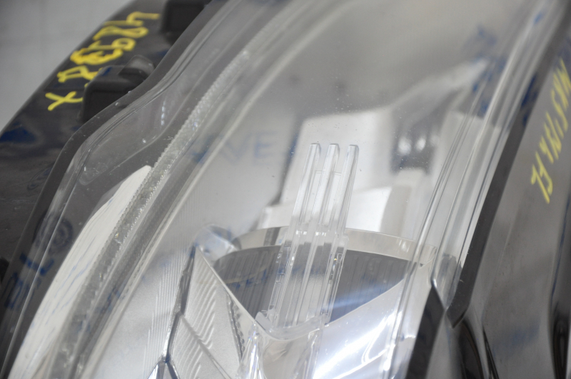 Headlight front left complete Ford Fusion mk5 17-20 halogen, with DRL, sand, breakage of the fastener