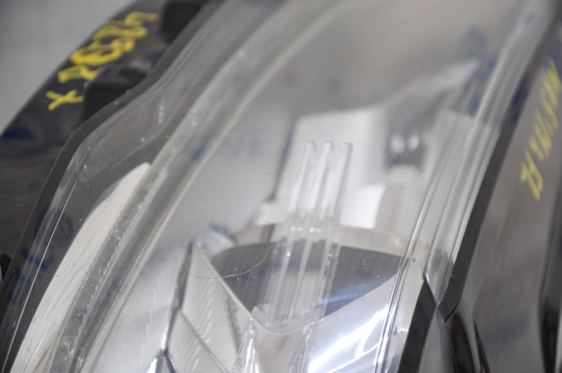 Headlight front left complete Ford Fusion mk5 17-20 halogen, with DRL, sand, breakage of the fastener