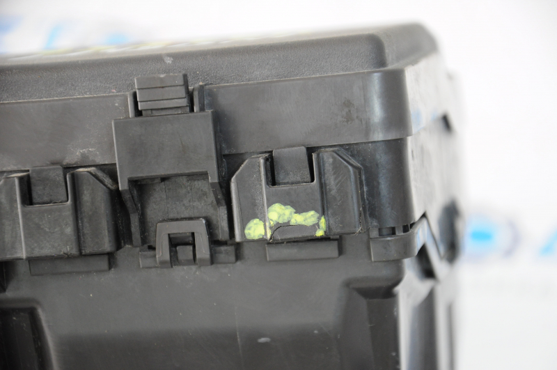 Honda Insight 19-22 underhood fuse box large, broken mount