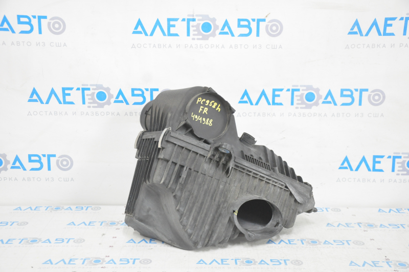 Air filter housing Porsche Cayenne 958 11-17 Hybrid, crack in mount