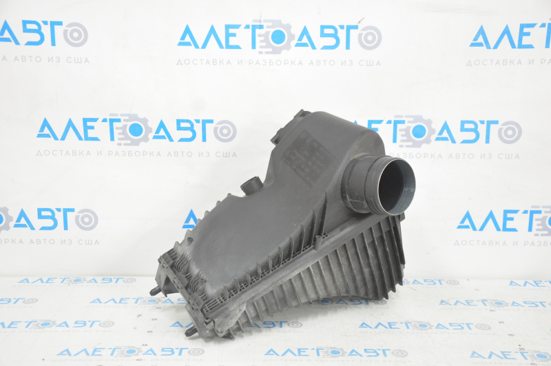 Air filter housing Porsche Cayenne 958 11-17 Hybrid, crack in mount