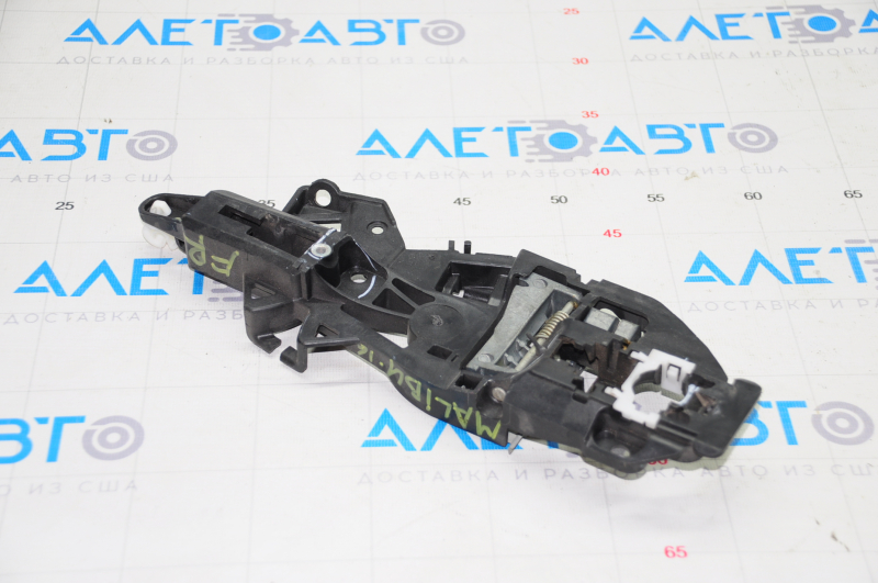 Front right door handle mechanism for a 16-17 Chevrolet Malibu