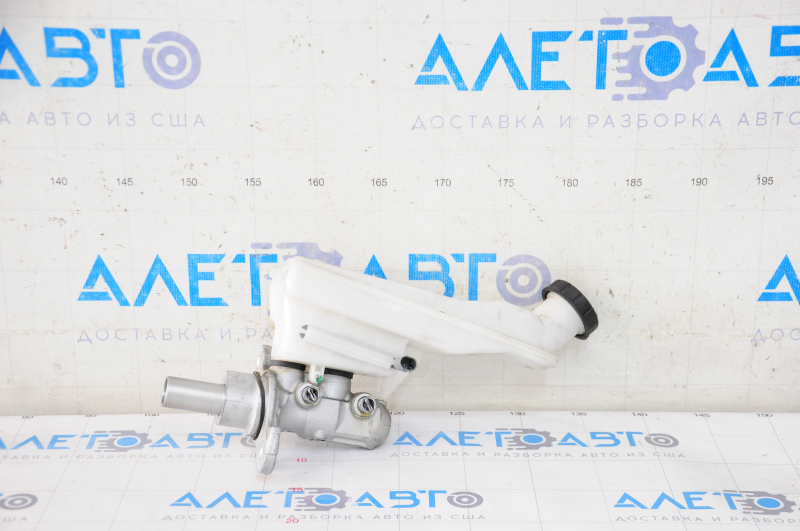 Master brake cylinder with reservoir Mercedes GLA 14-20 with cover