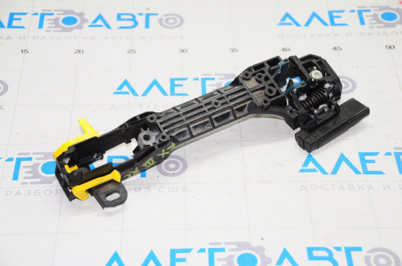 The rear left door handle mechanism of the Lexus RX350 RX450h 10-15 without traction