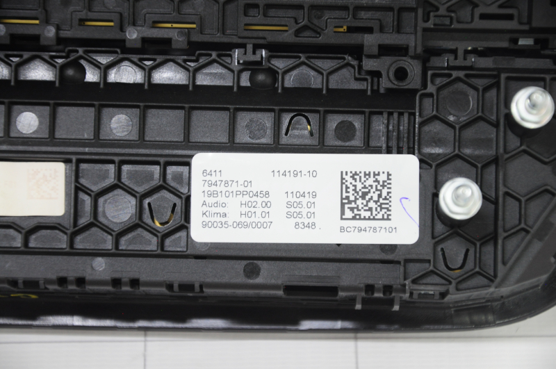 Climate control and radio control BMW 5 G30 17-23 auto, dual zone, scratches