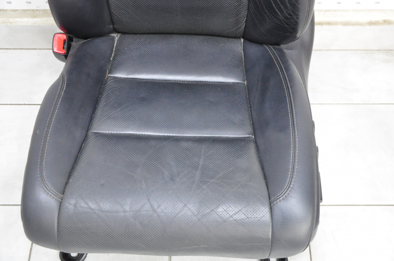 Driver's seat Toyota Avalon 13-18 with airbag, electric, heating, ventilation, leather black, scratches on plastic