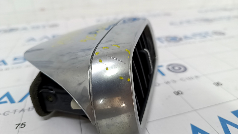 Air duct of the central console for blowing the 2nd row of seats, right, Porsche Cayenne 958 11-14, chrome, swollen chrome
