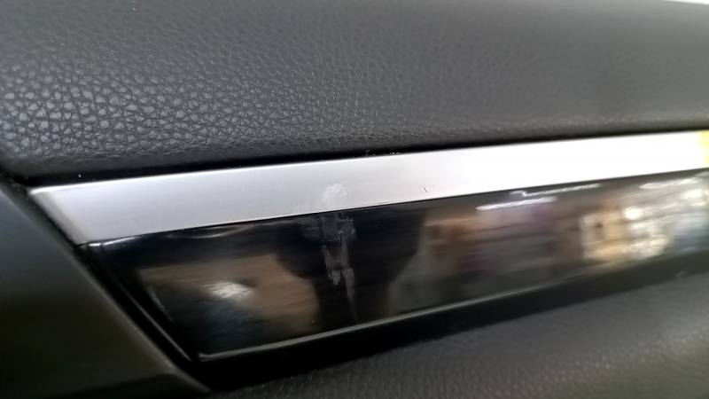 Door trim card front right Porsche Cayenne 958 11-17 black, with tweeter, armrest black leather, molding black gloss, scratches, varnish swelled