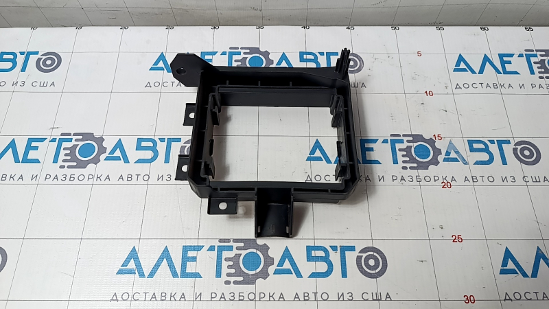 Bracket of the right fuse box under the dashboard Porsche Cayenne 958 11-17 Hybrid