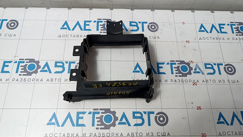 Bracket of the right fuse box under the dashboard Porsche Cayenne 958 11-17 Hybrid