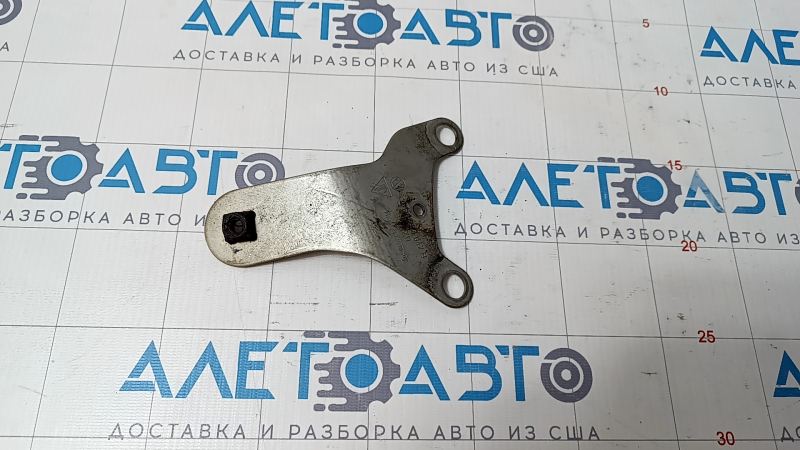 Bracket for the right intake pipe Porsche Cayenne 958 11-17 Hybrid
