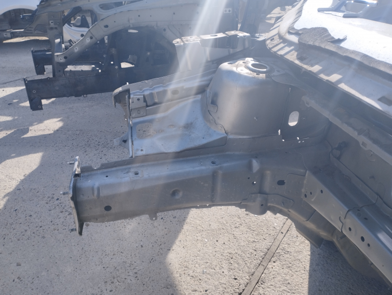 Front right quarter Ford Escape MK3 17-19 rest silver, on the body