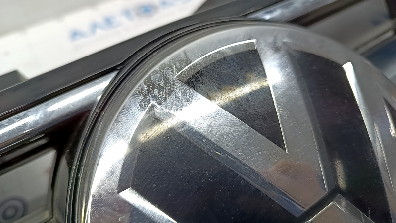 Radiator grill VW Tiguan 18-24 with emblem, under radar cruise, sand, varnish on emblem climbed