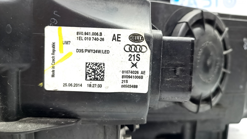 Front right headlight complete Audi A3 8V 15-16 xenon hid, with lower mount, sand, crack under glass