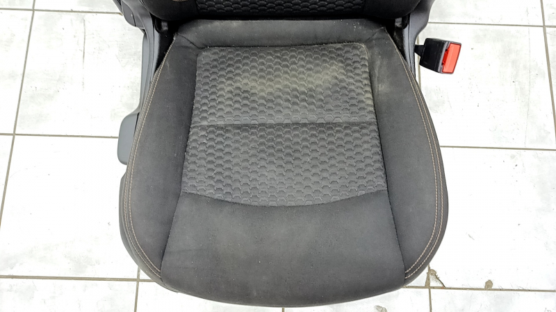 Passenger seat GMC Terrain 18-21 without airbag, manual, black rag, driftwood, for cleaning