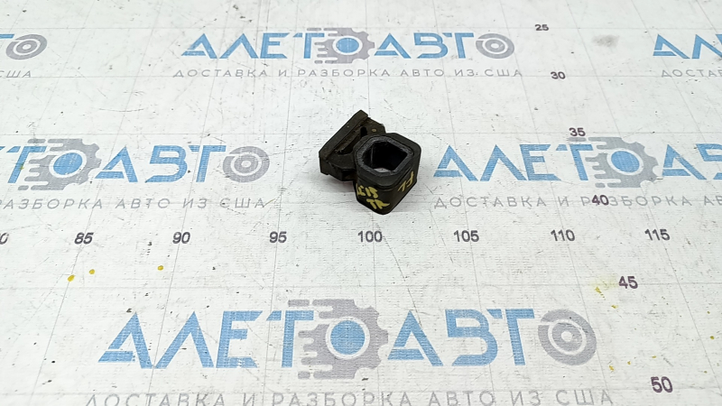 Radiator bracket upper left Jeep Cherokee KL 14-22 2.0t 2.4 3.2 rubber