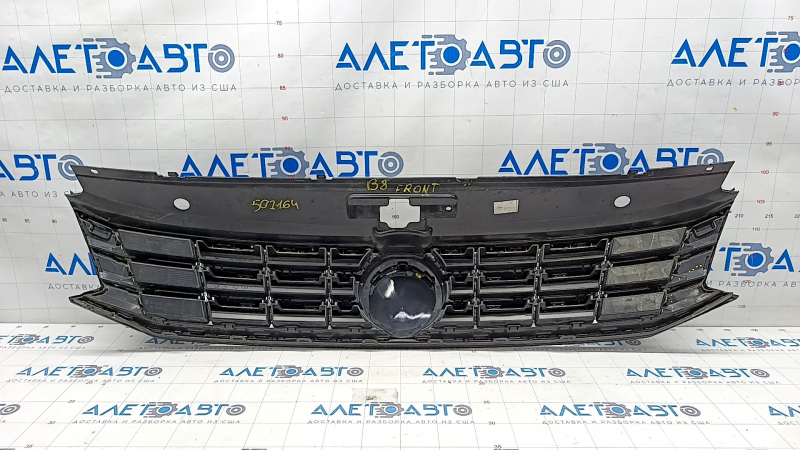Radiator grill with badge VW Passat b8 16-19 USA sand, crack in fastening, melted plastic, scratch