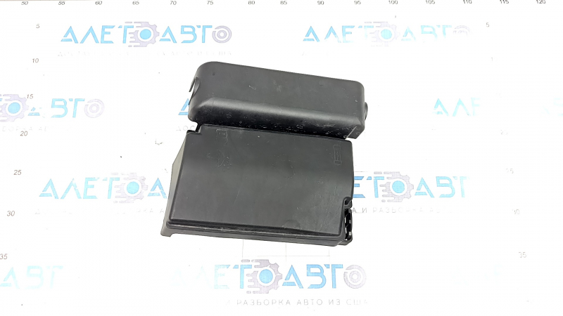 Cover of the fuse box under the hood VW Passat b8 16-19 USA 2.0T the latch is broken