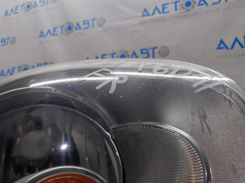 Headlight front right Mini Cooper Countryman R60 10-16 bare halogen, yellow turn signal, broken fastening, sand