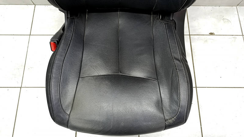 Driver's seat Nissan Rogue 14-20 with airbag, electric, heated, leather black, for dry cleaning, cracked, scratches on plastic, missing handle