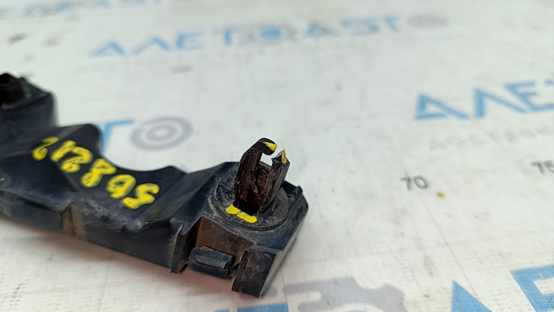 Front bumper mount right Lexus RX300 RX330 RX350 RX400h 04-09 broken mount