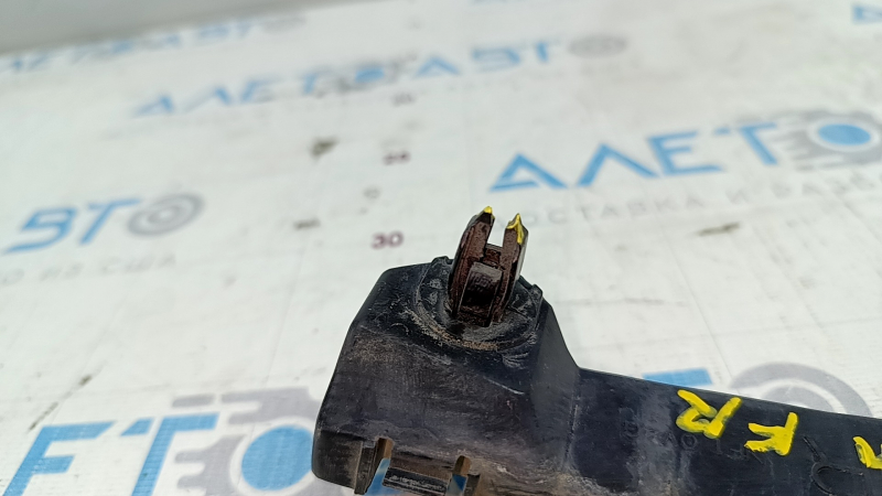 Front bumper mount right Lexus RX300 RX330 RX350 RX400h 04-09 broken mount