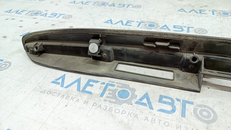 Trunk door molding Lexus RX300 RX330 RX350 RX400h 04-09 chrome, 3 studs missing