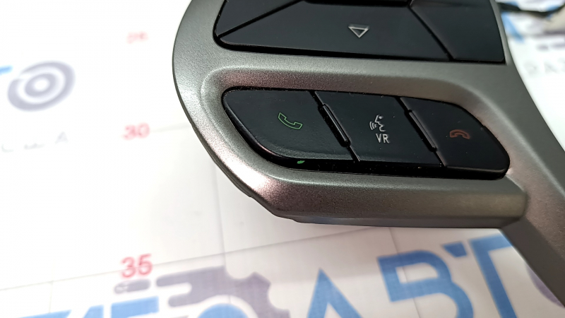 Jeep Cherokee KL 19 steering wheel control buttons - with dark gray overlay, without radar, bumps, broken mount
